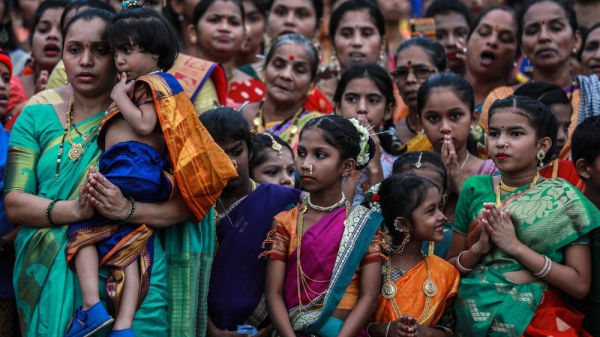 Aglomeração de multidões no templo de Tirupati, na Índia, mata seis enquanto milhares procuram entrar | Notícias sobre religião