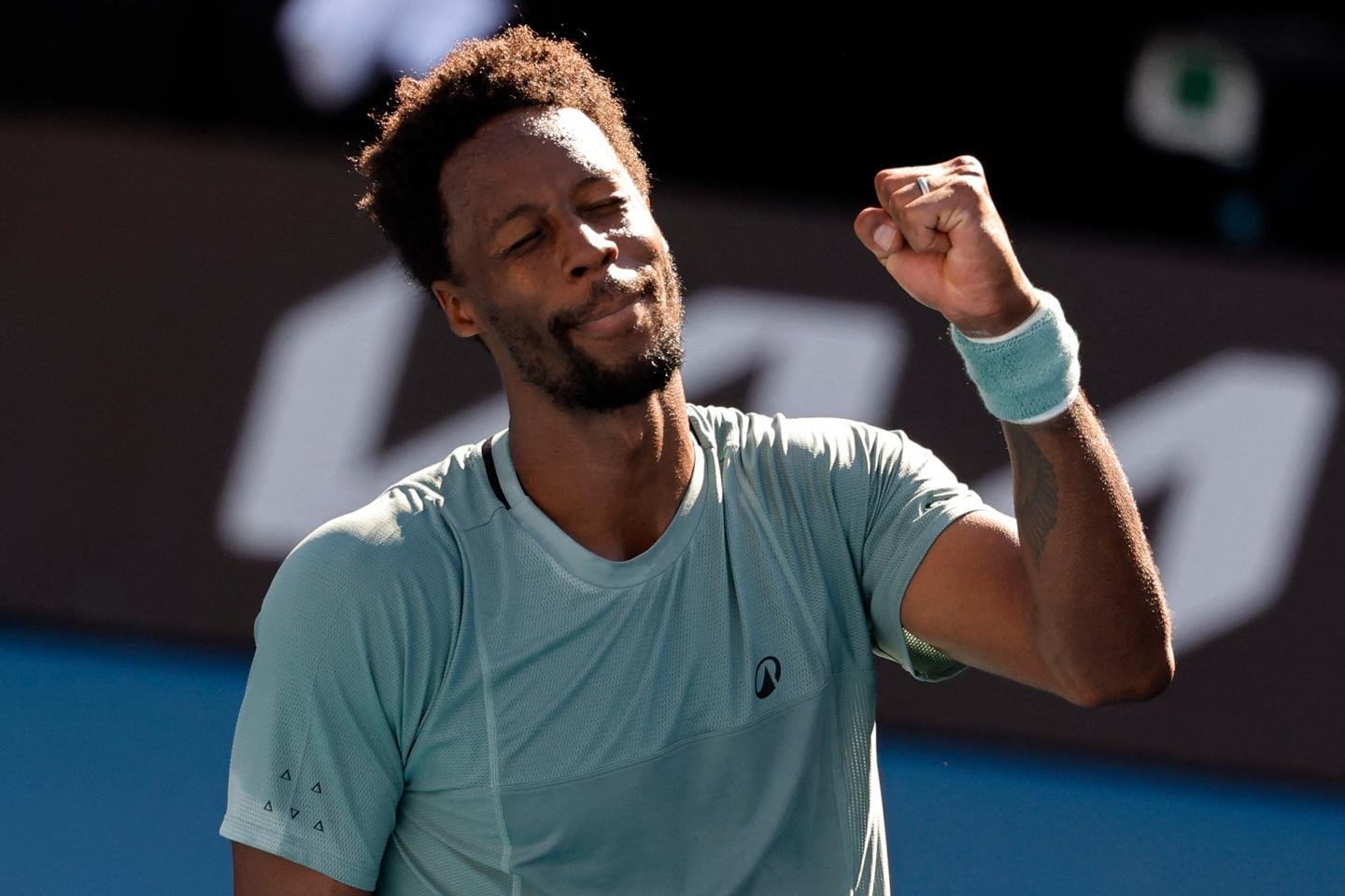 Gaël Monfils vence Giovanni Mpetshi Perricard no confronto de gerações do tênis francês