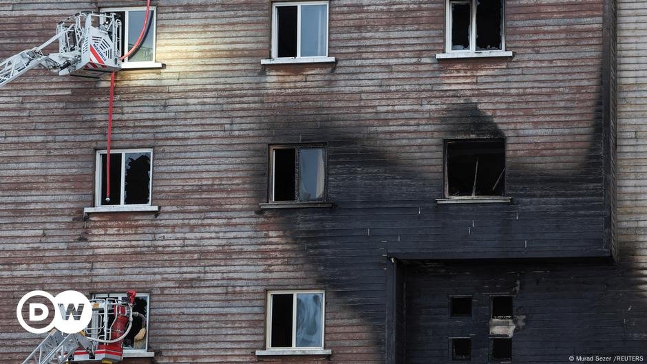 Incêndio em estação de esqui levanta questões de segurança na Turquia – DW – 22/01/2025