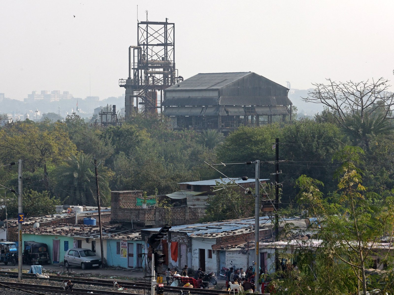 Índia limpa lixo tóxico do local de vazamento de gás em Bhopal, 40 anos após o desastre | Notícias de saúde
