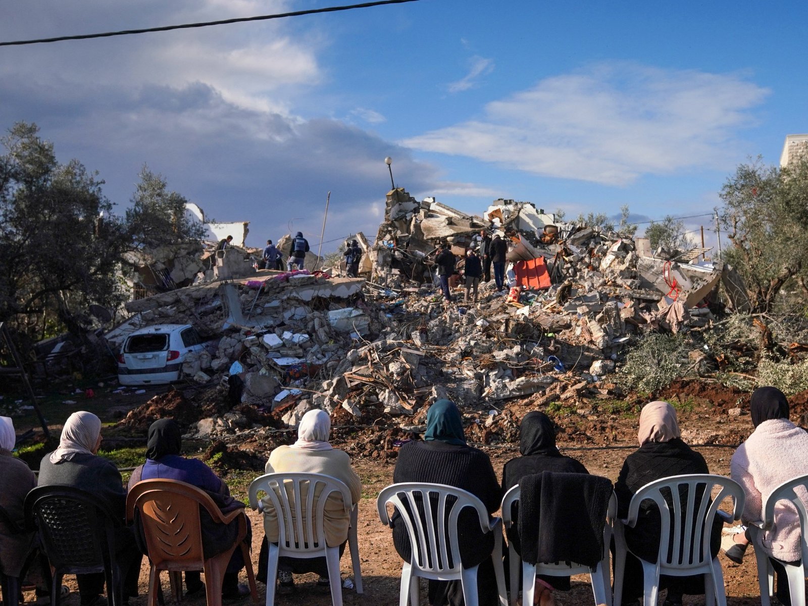 Israel continua Jenin Raid quando dois palestinos mortos na Cisjordânia | Notícias de conflito de Israel-Palestina