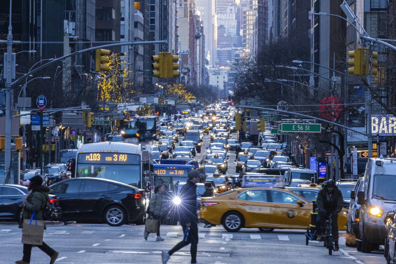 Nova York começa a cobrar pedágio urbano - 06/01/2025 - Ciclocosmo