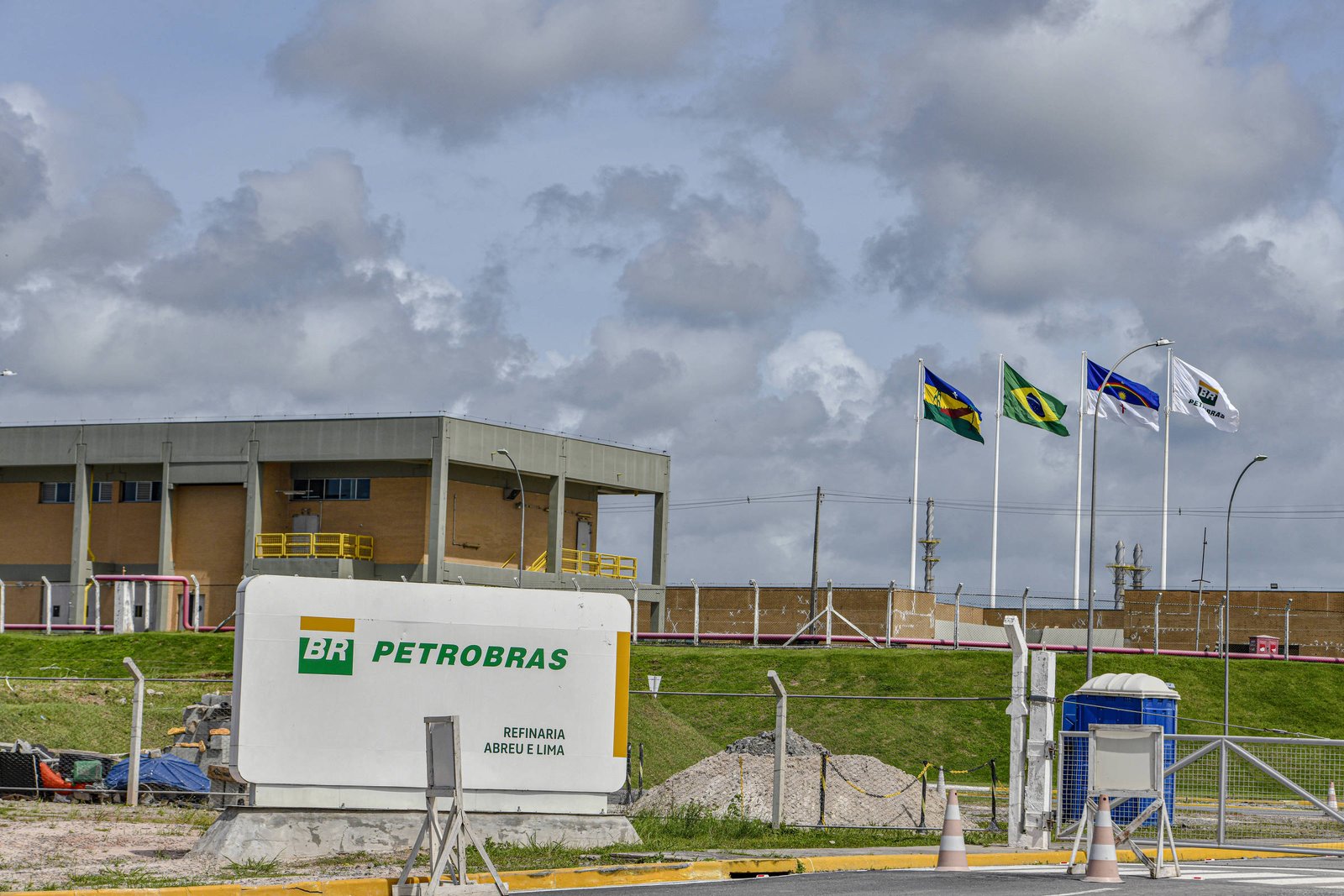 Petrobras discutirá reajuste de combustíveis - 15/01/2025 - Painel S.A.