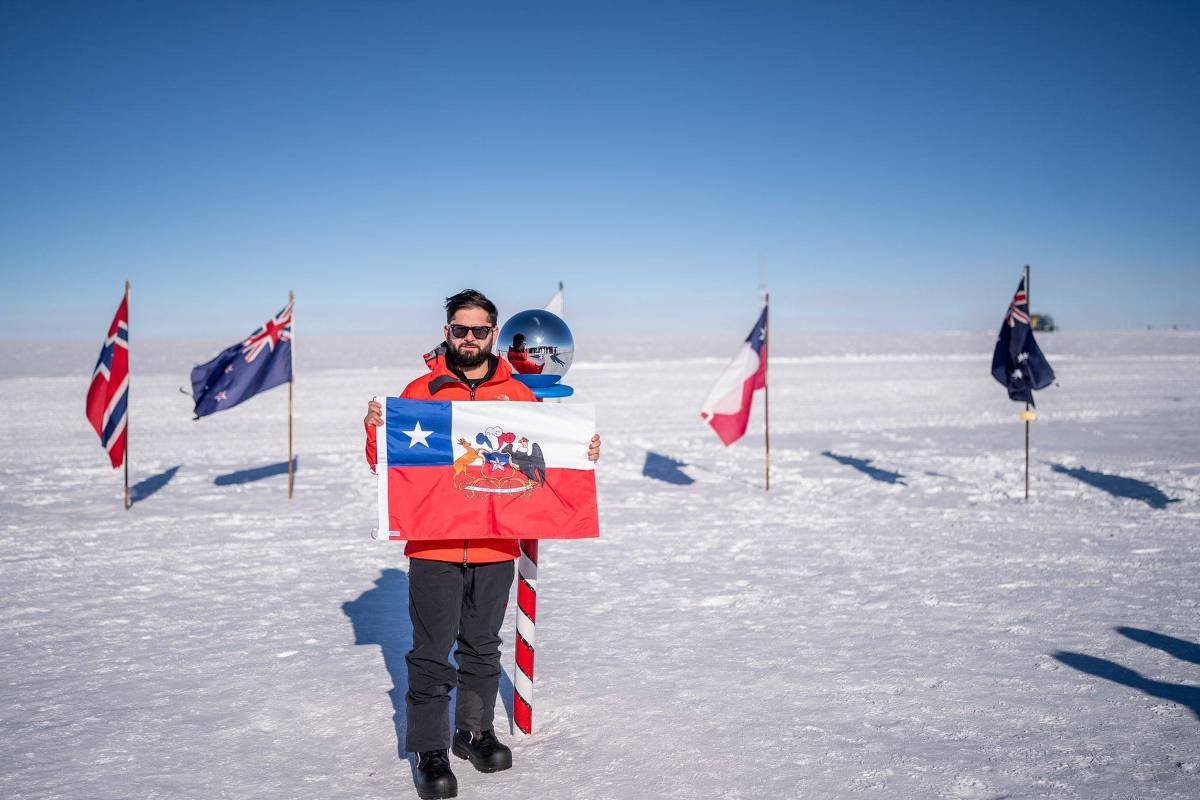 Presidente do Chile vai à Antártida e reivindica soberania - 04/01/2025 - Mundo