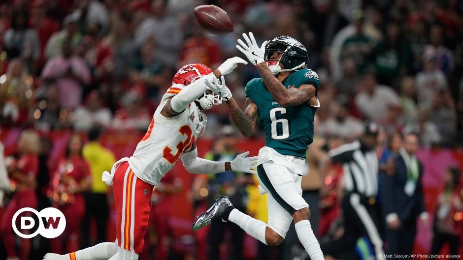 LIX do Super Bowl - Eagles separa os chefes na vitória dominante - DW - 02/10/2025