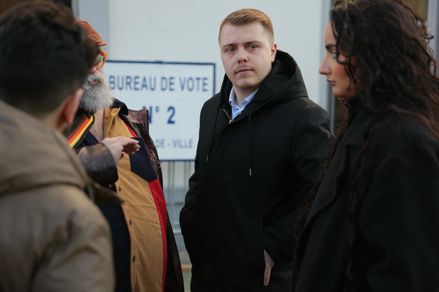 A nova estratégia municipal da França rebelde derrotou durante as primeiras eleições