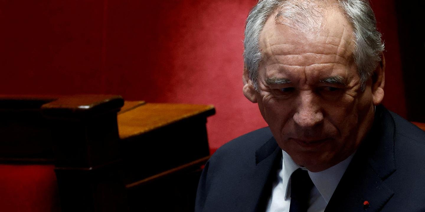 As duas moções de censura contra o governo rejeitado, François Bayrou, acionou novamente o artigo 49.3