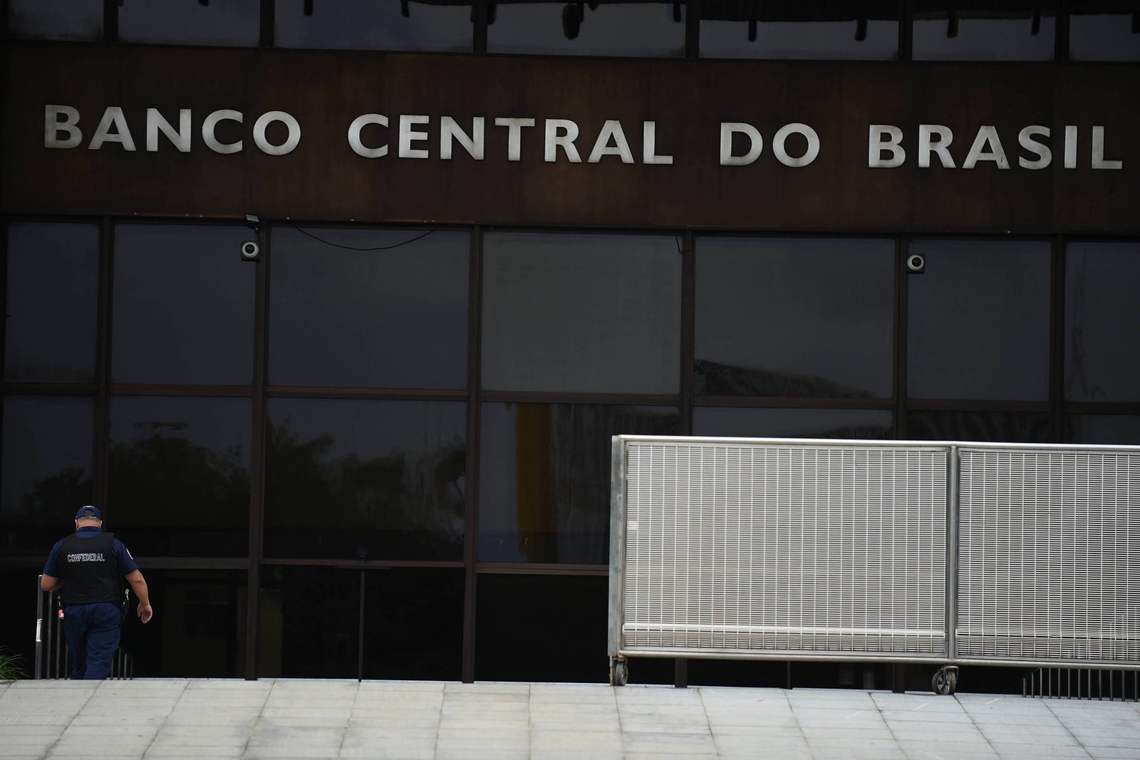 BC: poupança tem saque recorde de R$ 26,3 bi em janeiro - 07/02/2025 - Mercado