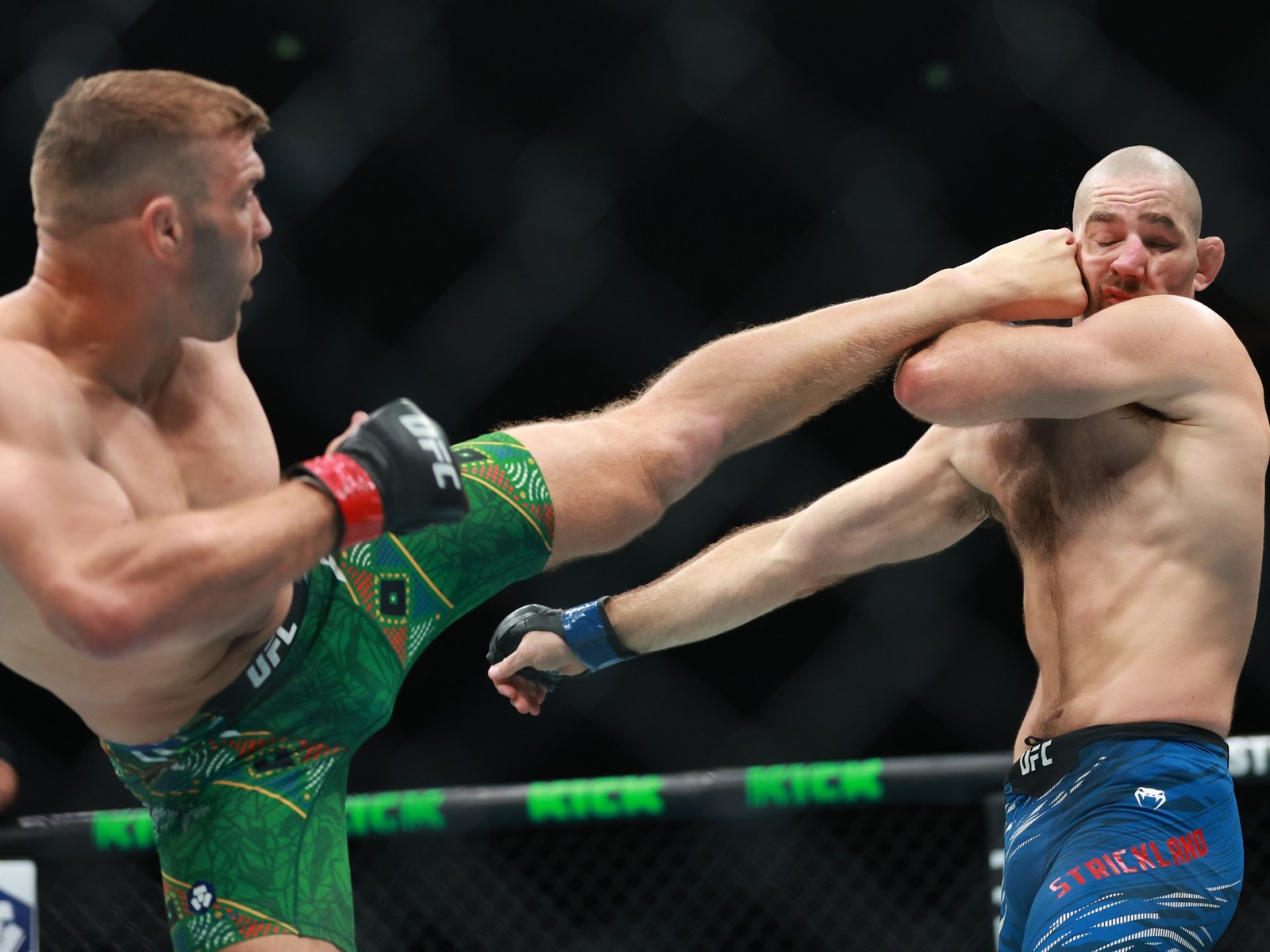 Dricus du Plessis vence Sean Strickland, defende o título no UFC 312 | Notícias de artes marciais mistas