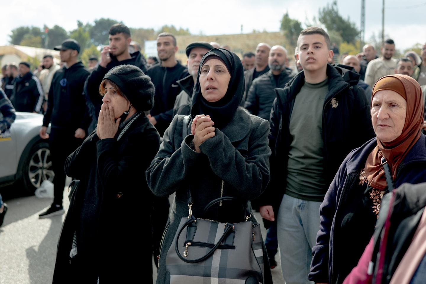 Em Ramallah, a quarta onda de libertação de prisioneiros palestinos ocorreu em uma calma restrita