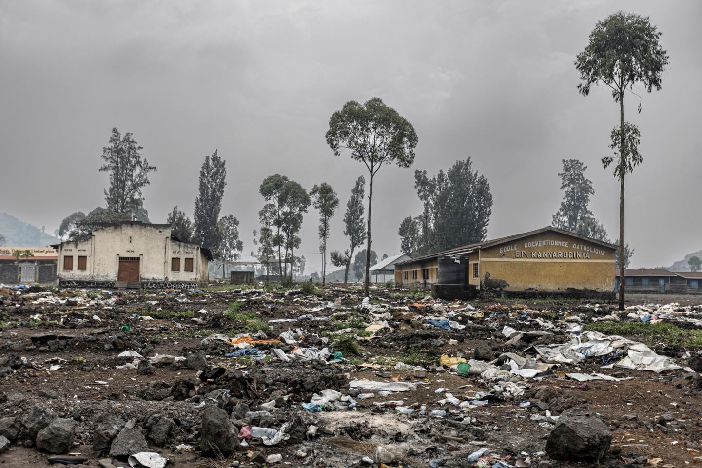 Em um Kivu do Norte sob dominação do M23, os deslocados, Exsangues, retornam às suas aldeias