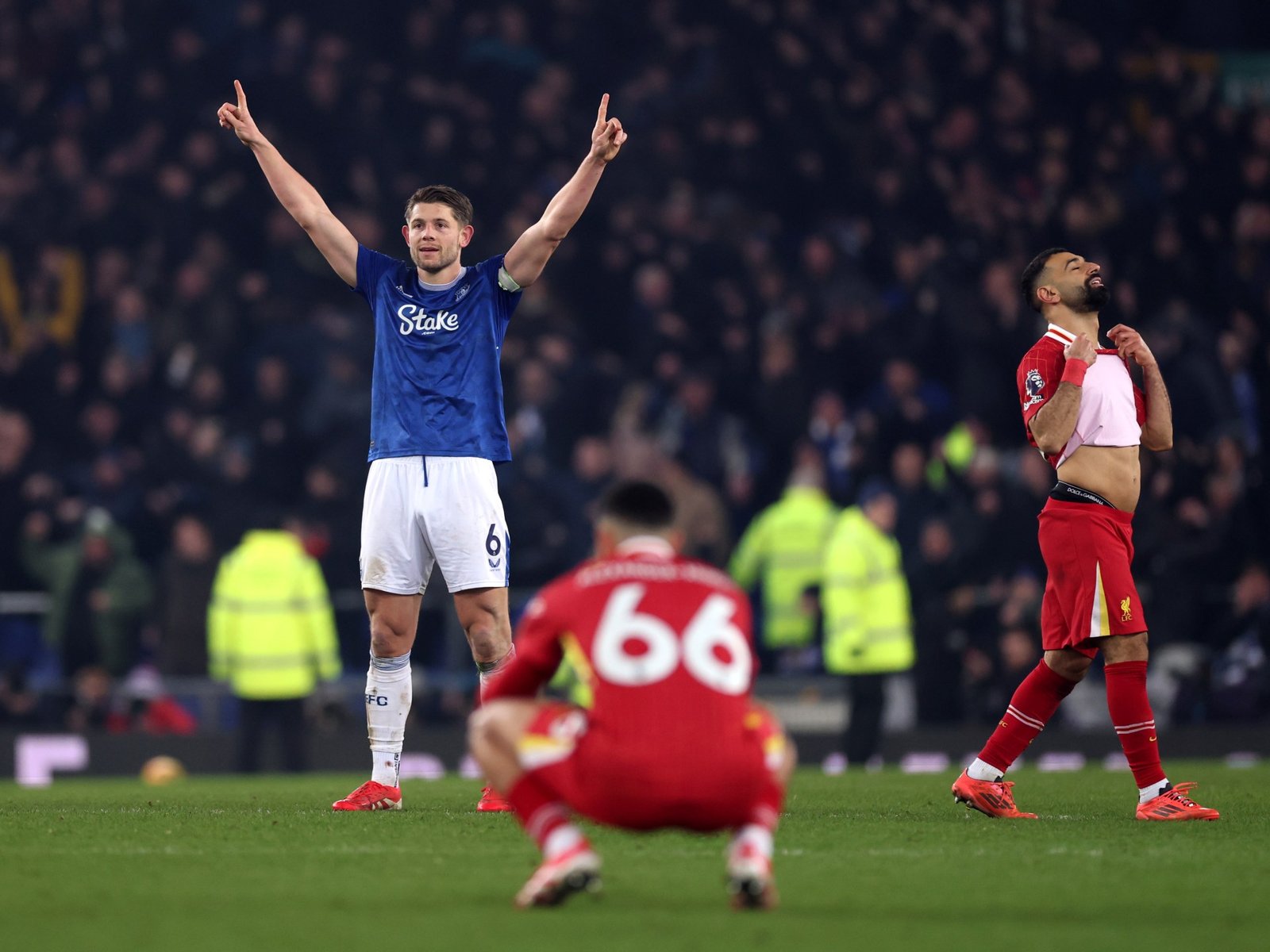 Everton Slow Liverpool Premier League Charge com o Leveler em tempo de lesão | Notícias de futebol