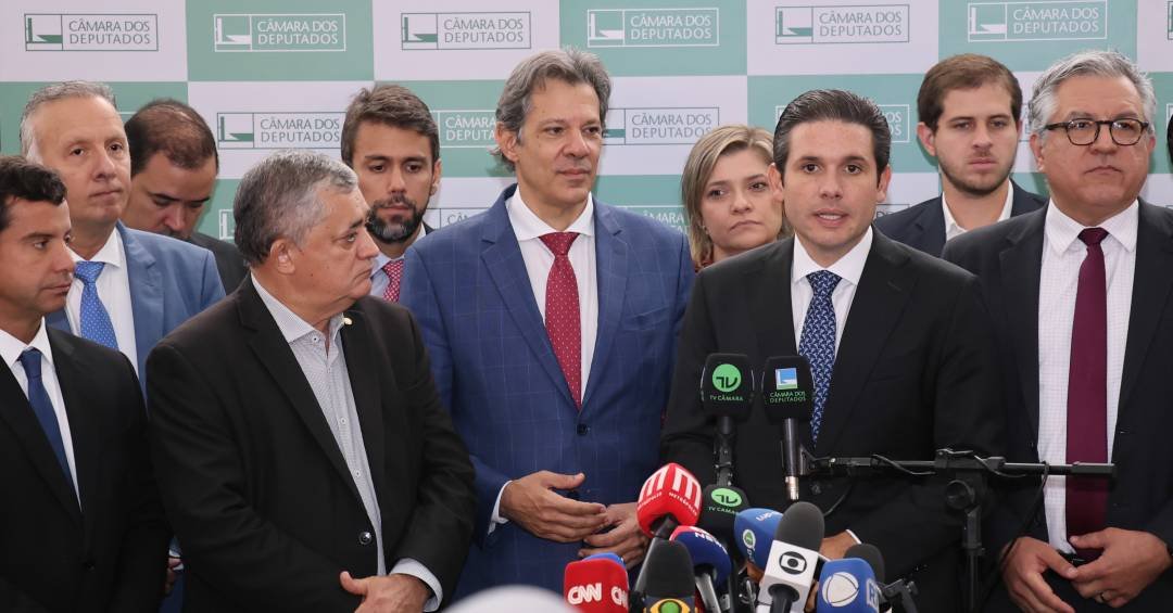 Haddad vai à Câmara e Hugo Motta oferece garantia...