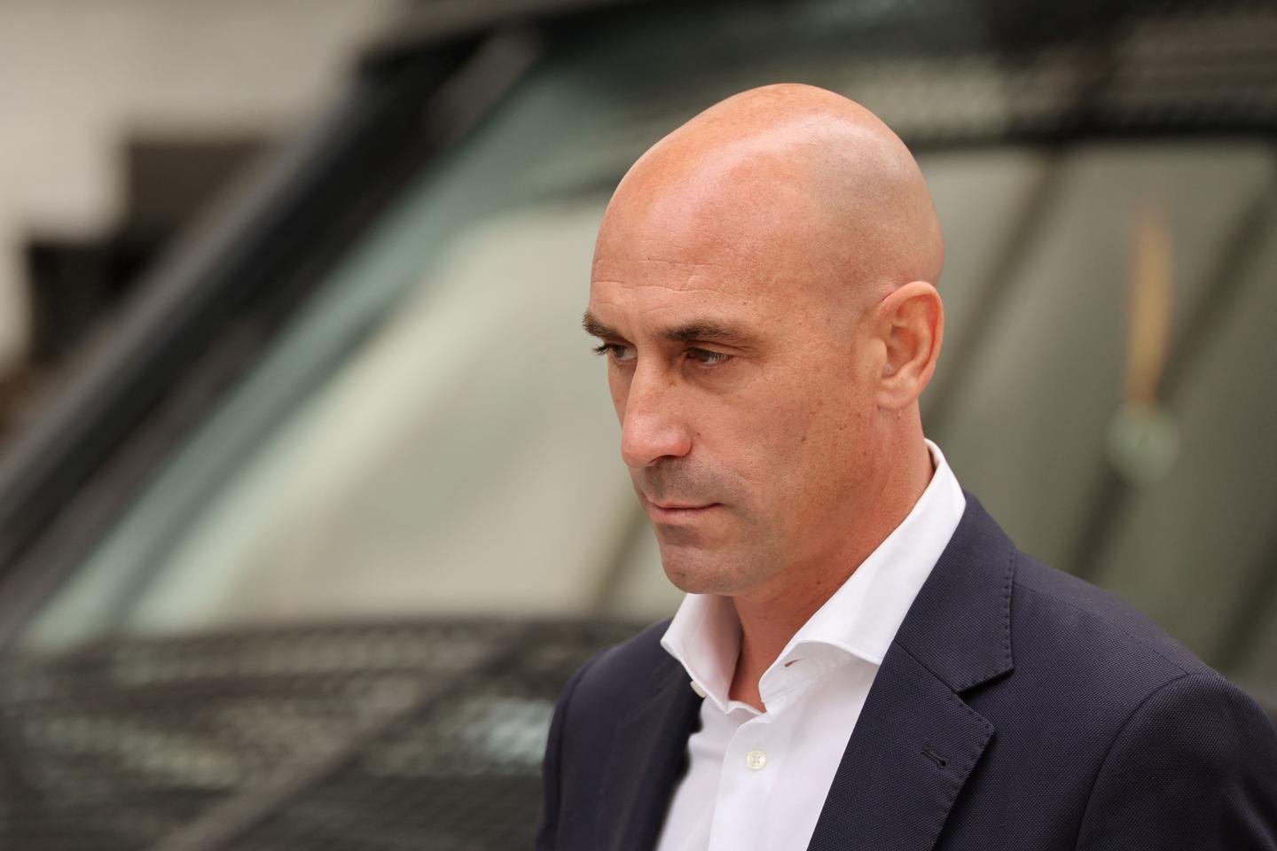 Luis Rubiales, ex-chefe do futebol espanhol, aparece diante dos tribunais
