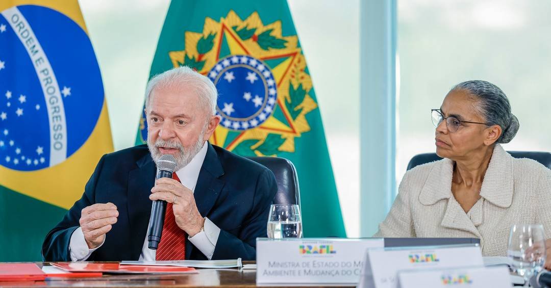 Lula diz querer explorar petróleo no Amapá e criti...