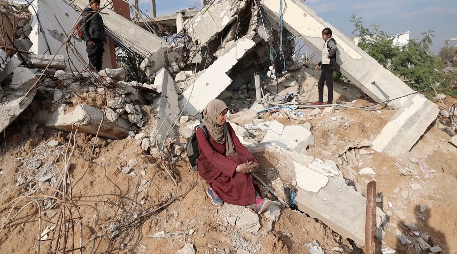 Mãe Palestina retorna para Destruído em casa em North Gaza | Conflito Israel-Palestino