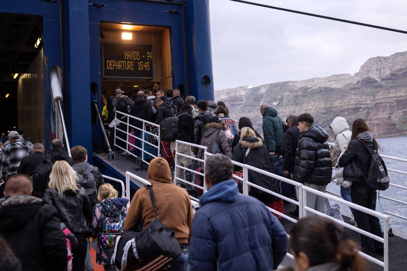 Mais de 7.000 deixam Santorini por evento sísmico inédito - 04/02/2025 - Mundo