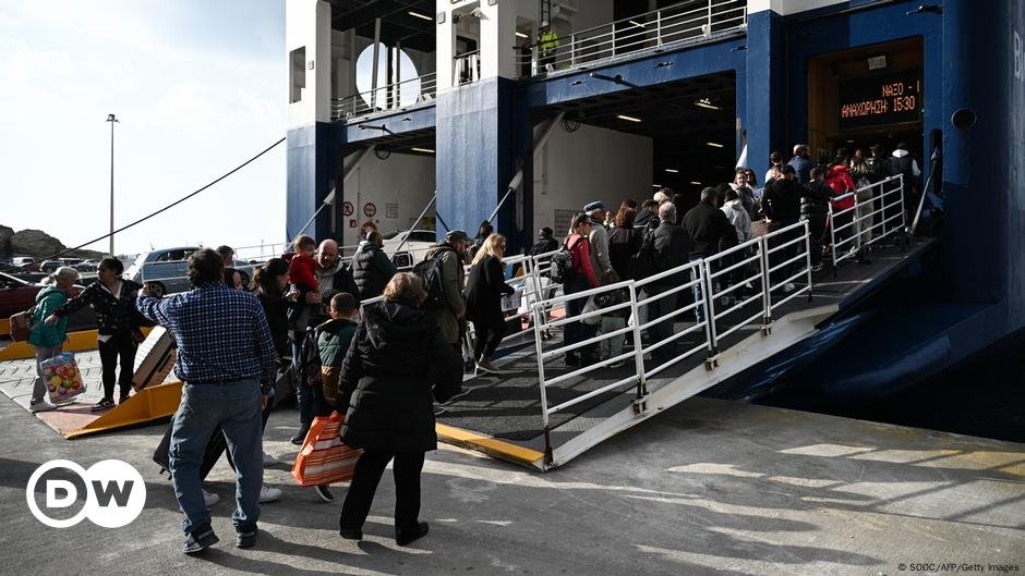 Milhares fogem da ilha grega em meio a avisos de terremoto - DW - 04/04/2025