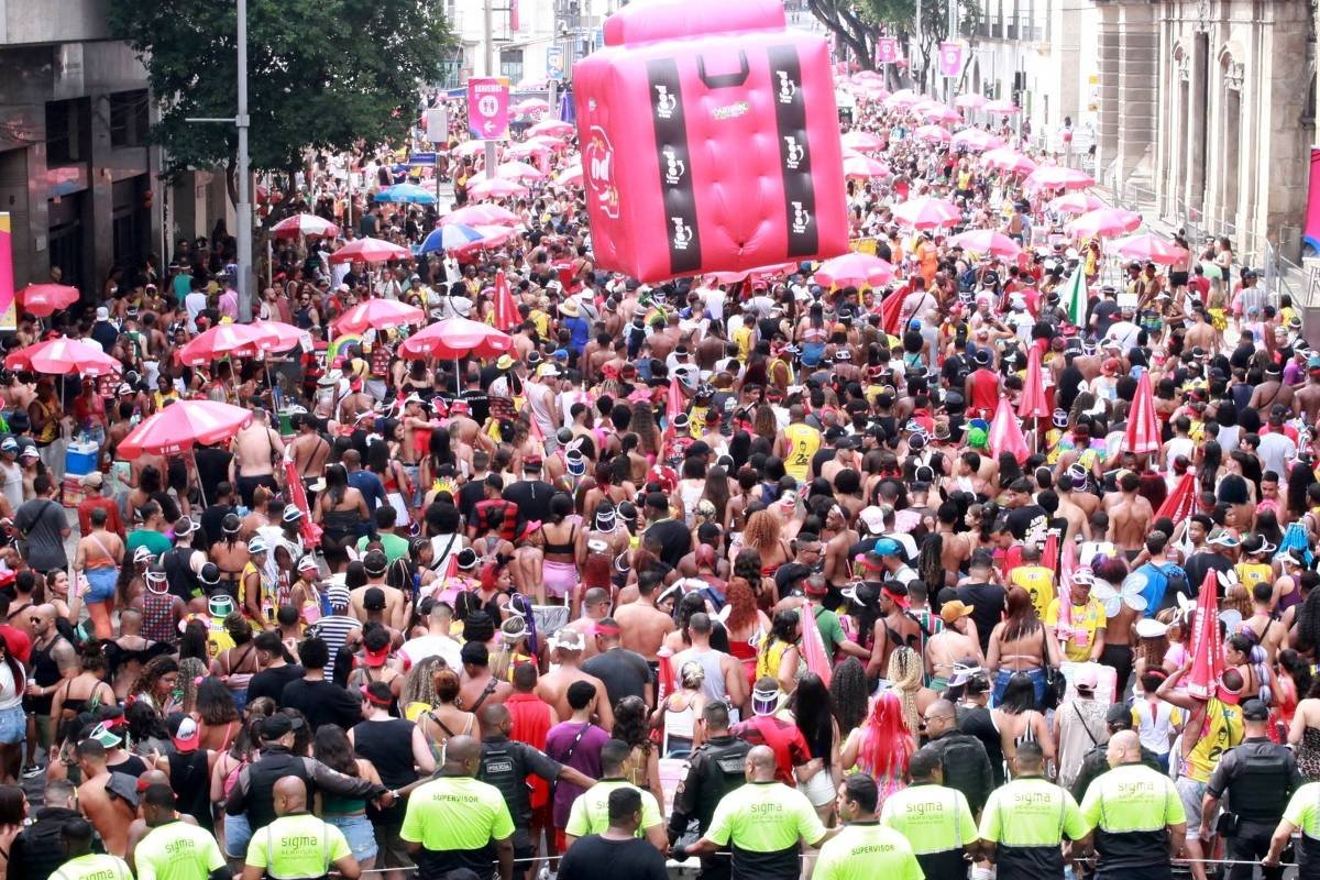 Rio: Bloco da Favorita e cortejos encerram pré-Carnaval - 22/02/2025 - Cotidiano