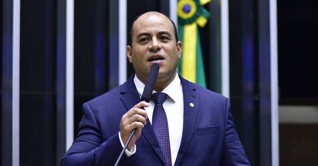 Câmara procura ex-deputado que estourou limite da...