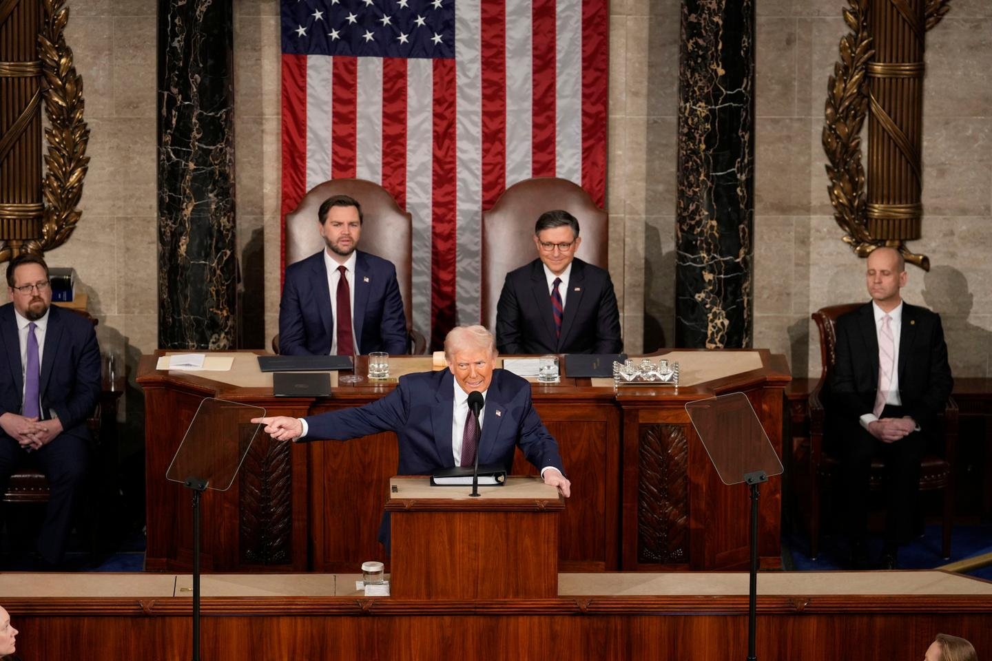 Donald Trump, antes do Congresso, celebra a onda de choque das primeiras semanas de sua presidência em um discurso intransigente