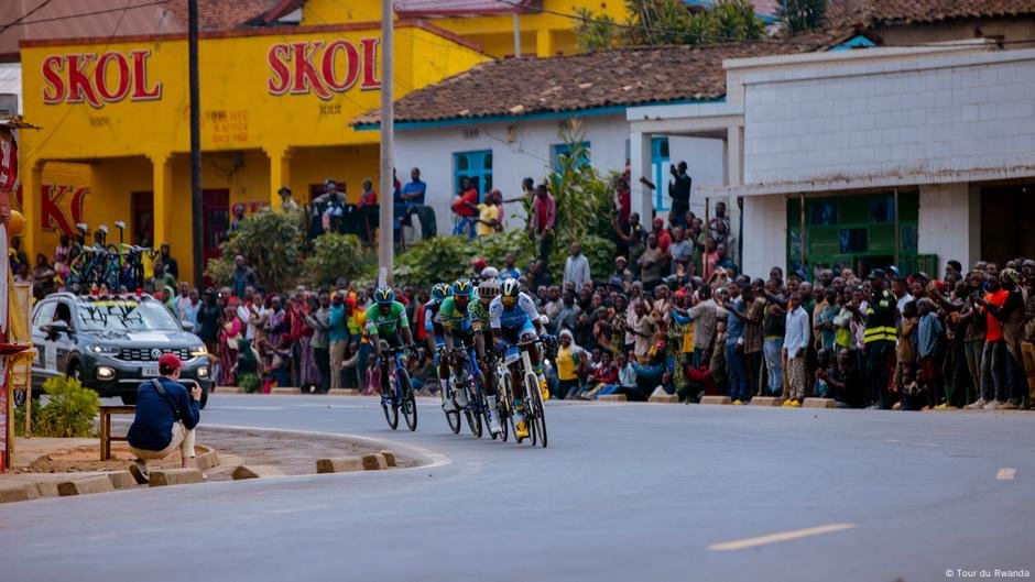 Muito em jogo no Campeonato Mundial de Ciclismo em Ruanda - DW - 04/03/2025
